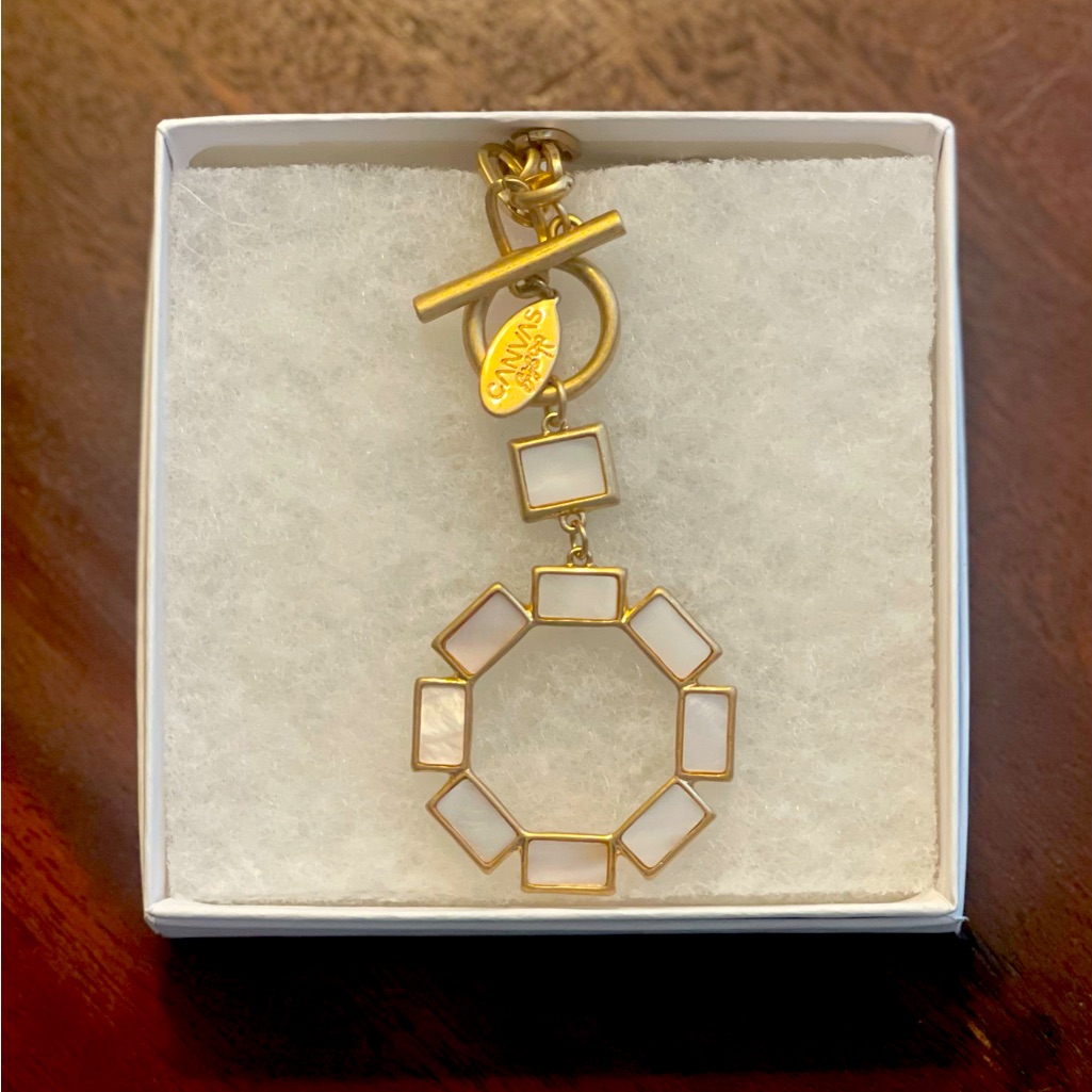 Bella Canvas Elegant Gold And White Necklace